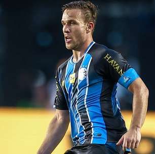 Arthur cobra reação do Grêmio e reforça desejo de seguir no clube