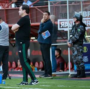 Goiás faz escolha difícil e Daniel Paulista explica respondendo torcida