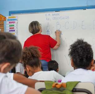 Governo do Rio renova parceria com a França para escolas interculturais