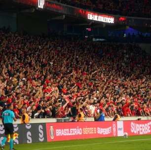 Torcida do Athletico-PR empolga e Odair cita 2024 para manter foco no Brasileirão