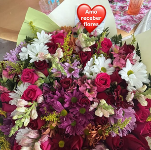 Virgínia recebe flores de admirador secreto e agita a web