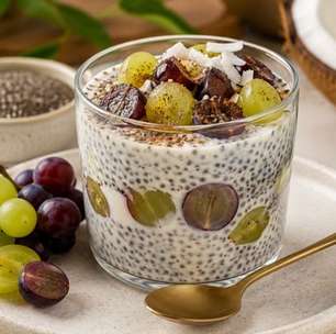 Pudim de chia com leite de coco e uvas: a sobremesa saudável que conquista pelo sabor