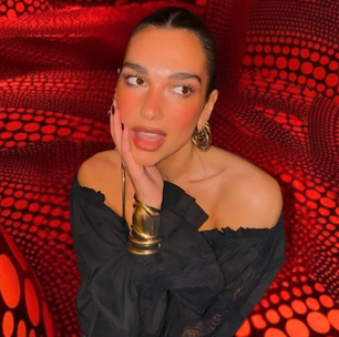 Arezzo se inspira em Yayoi Kusama para criar scarpins, estilo Chanel, tão confortáveis que seus pés vão agradecer