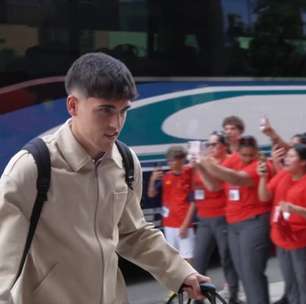 Com muita festa, Seleção da Espanha desembarca nos EUA para Copa do Mundo