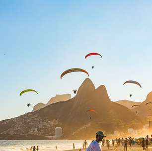 Paramotores do Rock in Rio sobrevoam a orla carioca no feriadão