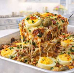 Lanche de calabresa acebolada feito sem precisar do liquidificador, para um jantar rápido e gostoso