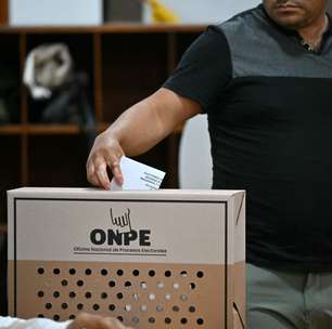 Peruanos começam a votar no segundo turno da eleição presidencial