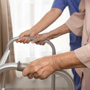 Pesquisa aponta que jejum intermitente após os 60 exige cautela devido ao risco de sarcopenia e fragilidade