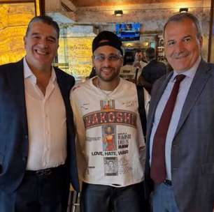 Neymar aproveita folga da Seleção e almoça em churrascaria de Nova Iorque
