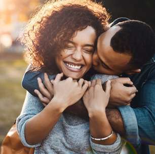 O amor está no ar e na pele: cientistas descobrem segredo biológico que rejuvenesce