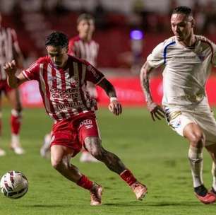 Fortaleza aproveita gol contra, bate Náutico nos Aflitos e sobe na Série B