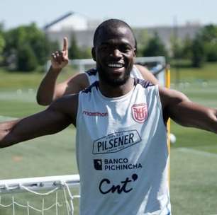 Valencia volta aos treinos no Equador e está confirmado na estreia na Copa