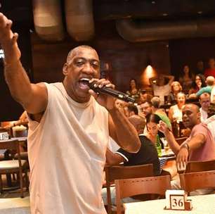 Ito Melodia comanda roda de samba na Feijoada do Teatro Rival