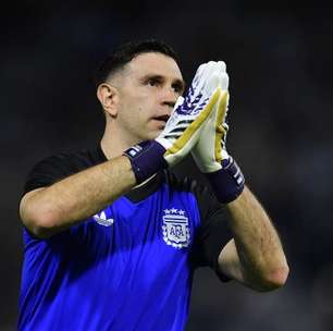 Goleiro da Argentina prevê final da Copa contra o Brasil e título nos pênaltis
