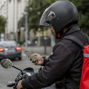 O plano de Lula para motos elétricas pode reduzir um dos maiores gastos dos entregadores
