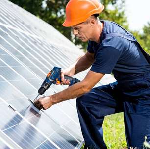 Entenda como funciona a geração de energia solar em rodovias