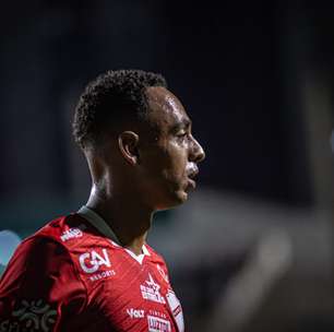 Titular do Vila Nova, Dodô manda recado sobre sequência e agita torcida