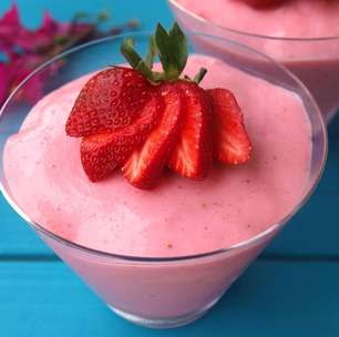 Mousse de morango com tang: 3 ingredientes