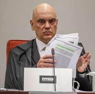 Alexandre de Moraes dá 24h para defesa de Bolsonaro se manifestar sobre arma