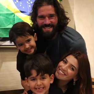Alisson Becker, goleiro da Seleção, surge em momento raro com os três filhos em aniversário nos EUA
