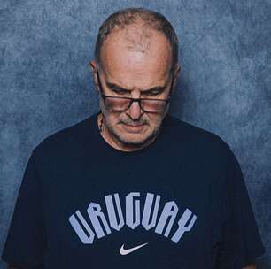 Bielsa explica o motivo de olhar para baixo em fotos oficiais da Copa do Mundo: 'Não sou modelo'