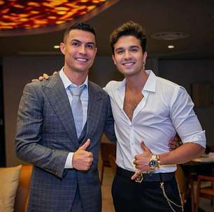 Cristiano Ronaldo presenteia Luan Santana com relógio de R$ 432 mil