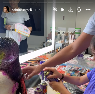 Zoe transforma peruca de Sabrina Sato para Dia do Cabelo Maluco
