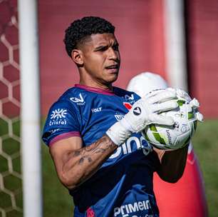 Ex-Vila Nova, Halls negocia transferência para o futebol português