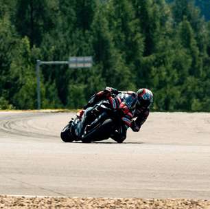 Bezzecchi agride fiscal durante Sprint e é suspenso do GP da Tchéquia de MotoGP