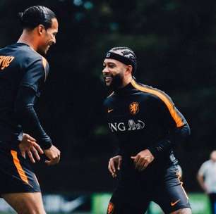 Técnico da Holanda despista sobre titularidade de Depay