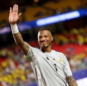 O paredão de Curaçao: goleiro que levou 7 gols vira destaque com 15 defesas contra Equador