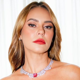Paolla Oliveira usa joia avaliada em R$ 600 mil no Festival de Cinema de Shanghai