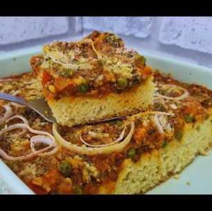 Torta de sardinha de liquidificador com uma massa muito fofinha e um recheio bem úmido