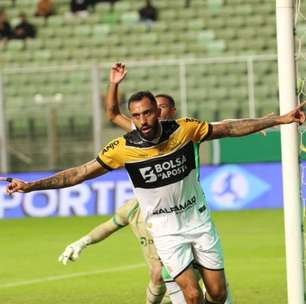 Zagueiro faz golaço de letra e dá vitória ao Criciúma, que cola no G2 da Série B