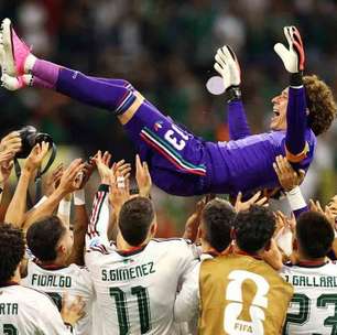 Em sua sexta Copa, Ochoa joga 18 minutos e é celebrado após vitória do México