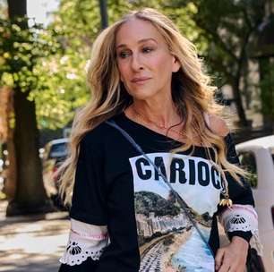 Sarah Jessica Parker aposta em look total da marca brasileira Farm Rio pelas ruas de Nova York; veja preços das peças