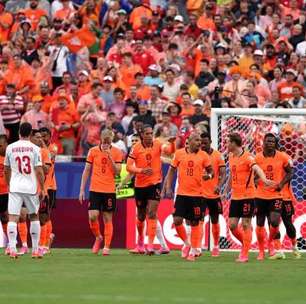 Sem muito esforço, Holanda derrota a Tunísia e fecha o Grupo F e 1º lugar