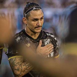 Vina volta aos treinos e manda recado à torcida do Ceará