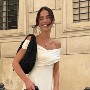 Bruna Marquezine e Sasha Meneghel fazem tatuagens juntas; veja fotos