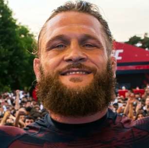 Rafael Fiziev dá show em casa, nocauteia Manuel Torres e pede cinturão BMF no UFC Baku