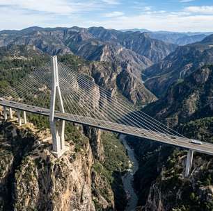 Com uma pista suspensa a 403 metros acima do solo nas montanhas da Sierra Madre, a ponte estaiada mexicana é a mais alta da América do Norte