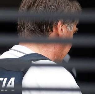 Polícia Civil do DF indicia segurança de Bolsonaro que foi flagrado com a arma do ex-presidente
