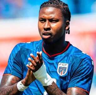 Jogador de Cabo Verde "ignora" Messi e prefere trocar de camisa com Otamendi