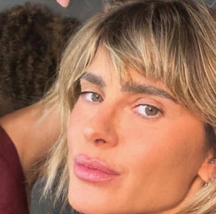 Carolina Dieckmmann despede-se de castanho da Diná e volta ao loiro: 'cabelin dourado'