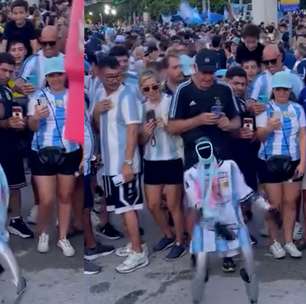 Já não bastava o 'ET' Messi? Torcida da Argentina ganha reforço de robô humanoide dançarino nos EUA
