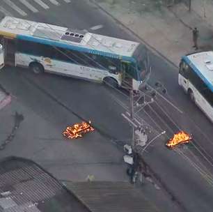 Traficantes usam ônibus e barricadas em chamas durante operação da PM na Cidade de Deus