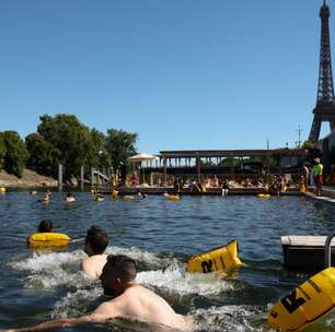 Mergulho aos pés da Torre Eiffel: Paris reabre áreas de banho no rio Sena