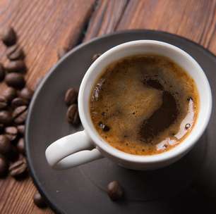 Tomar café em jejum pode prejudicar sua saúde; veja cuidados essenciais