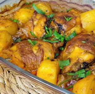 Frango assado com batata super suculento e douradinho, com aquele tempero caseiro especial