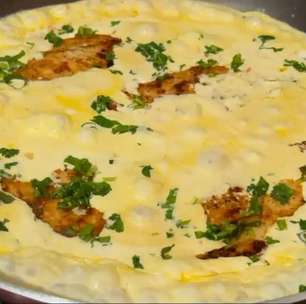 Filé de frango ao molho de legumes com cenoura e abobrinha, uma refeição simples, gostosa e saudável